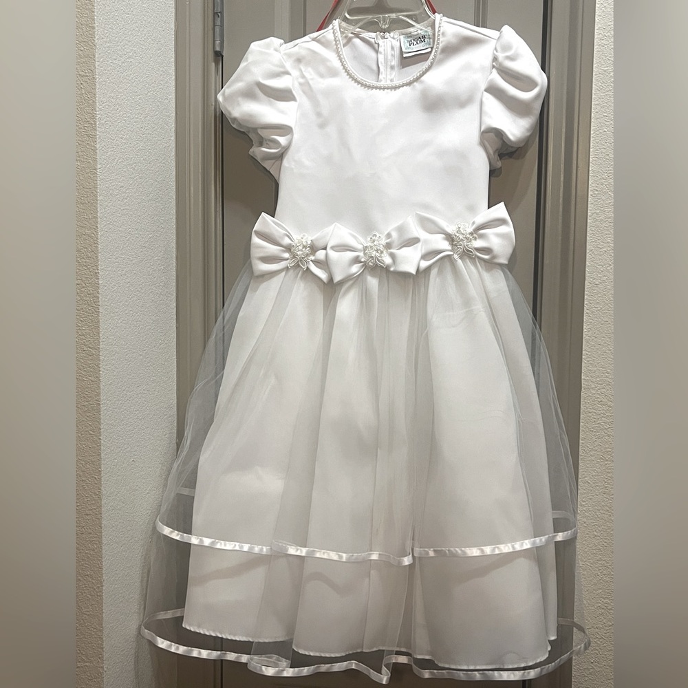 Little Girl’s Size 10 flower girl dress.